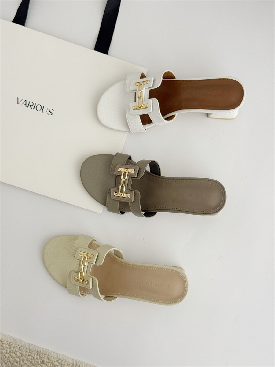2026 Summer New Flat Square Toe Open Toe Stone Texture Heel Slippers for Women Vacation Style Metal Buckle Beach Slides