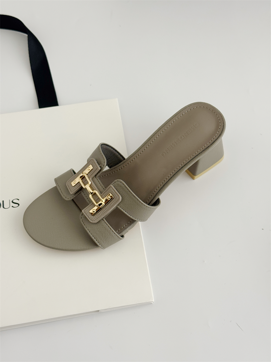 2026 Summer New Flat Square Toe Open Toe Stone Texture Heel Slippers for Women Vacation Style Metal Buckle Beach Slides