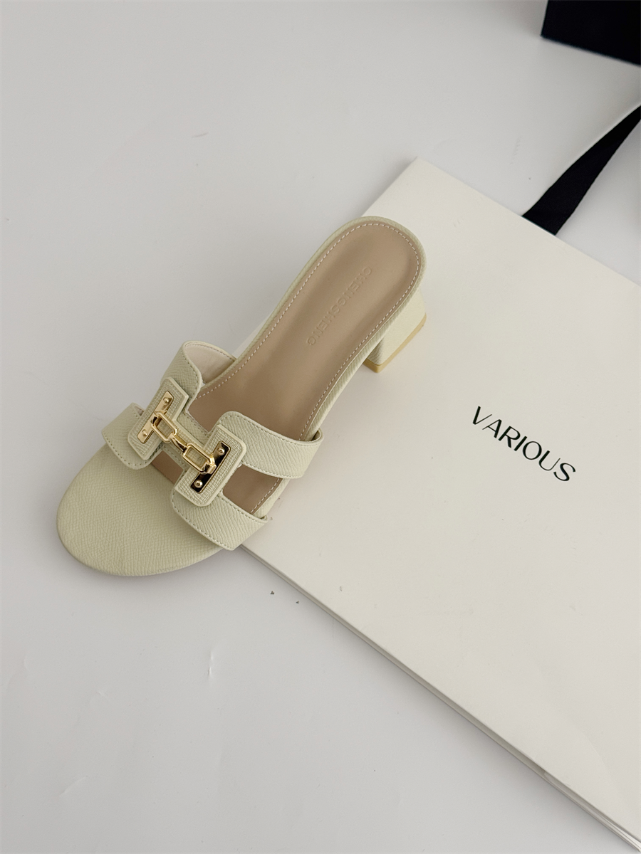 2026 Summer New Flat Square Toe Open Toe Stone Texture Heel Slippers for Women Vacation Style Metal Buckle Beach Slides