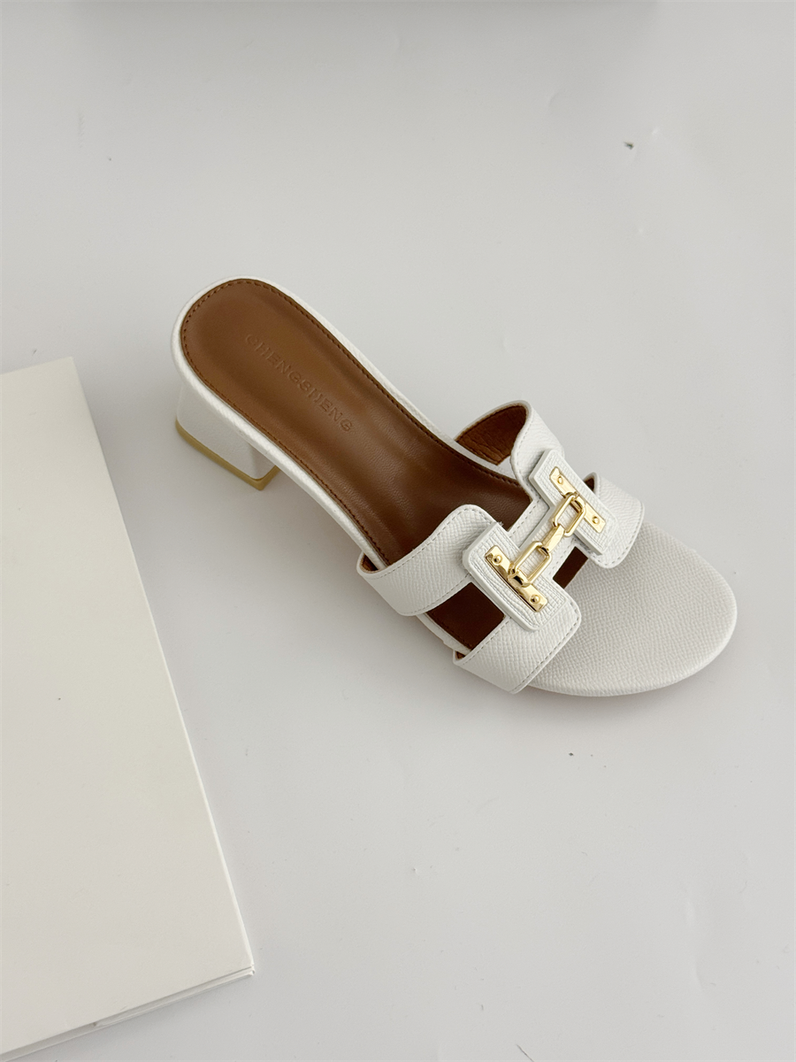2026 Summer New Flat Square Toe Open Toe Stone Texture Heel Slippers for Women Vacation Style Metal Buckle Beach Slides