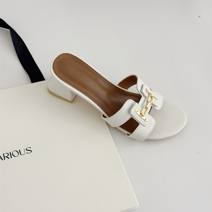 2026 Summer New Flat Square Toe Open Toe Stone Texture Heel Slippers for Women Vacation Style Metal Buckle Beach Slides