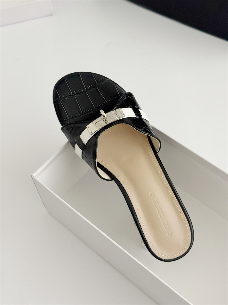 2026 Summer New Flat Square Toe Open Toe Stone Texture Heel Slippers Women Vacation Style Metal Buckle Beach Slides