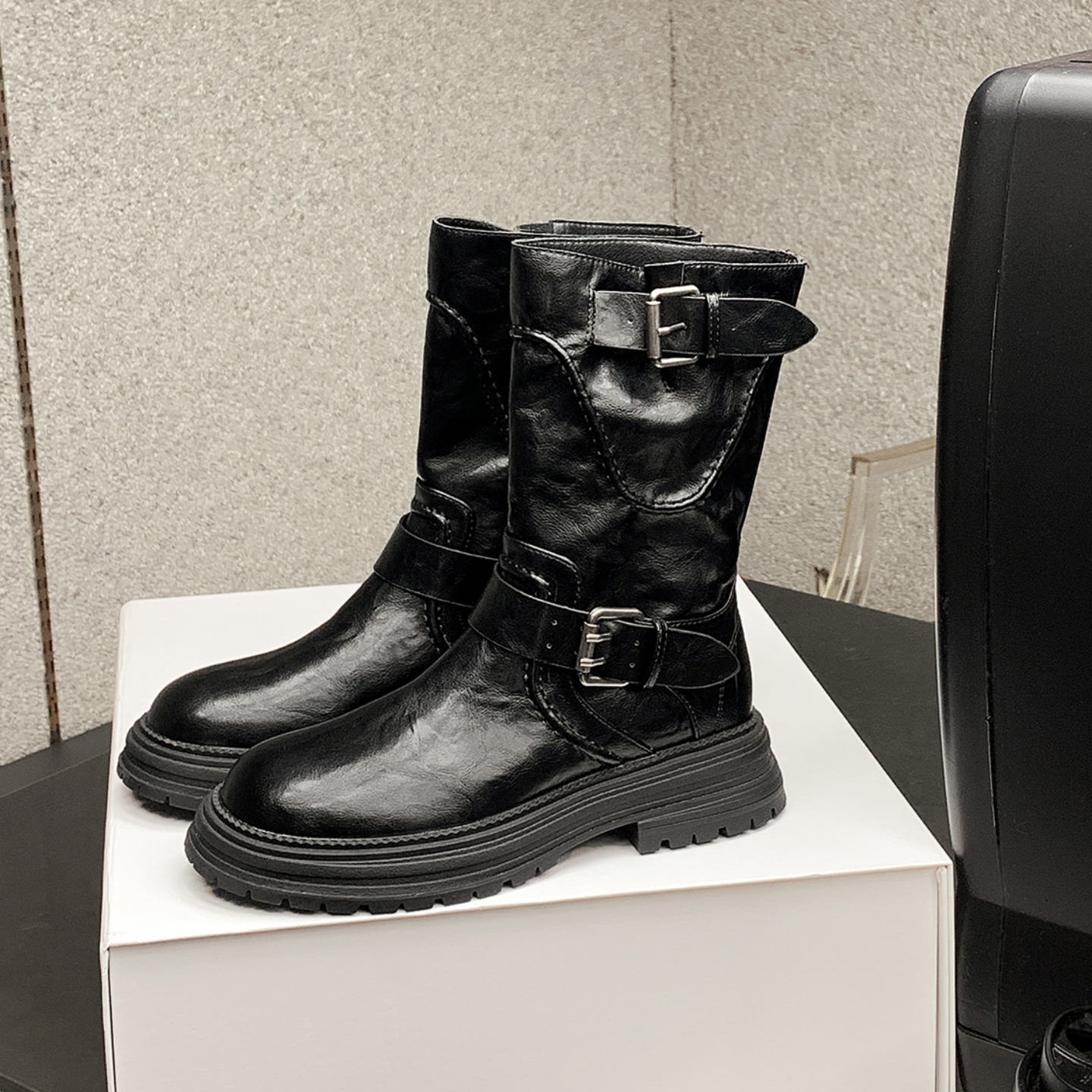 Vintage Punk Round Toe Belt Buckle Knight Boots Women 2025 New Thick Sole Martin Boots Venom Boots