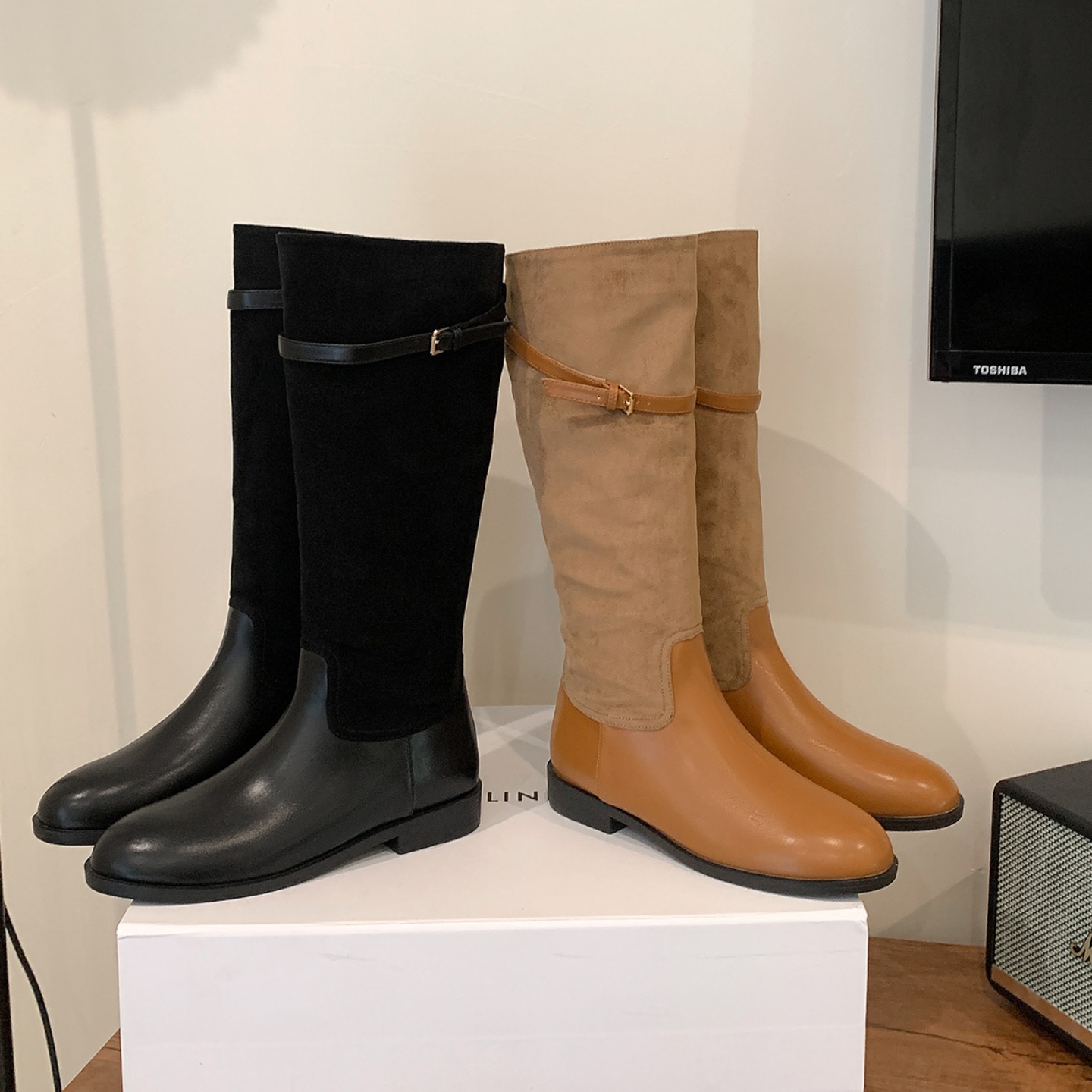 Viral Retro Genuine Leather Round Toe Flat Mid-Calf Boots Women Belt Buckle Wide Shaft Slimming Western Cowboy Boots