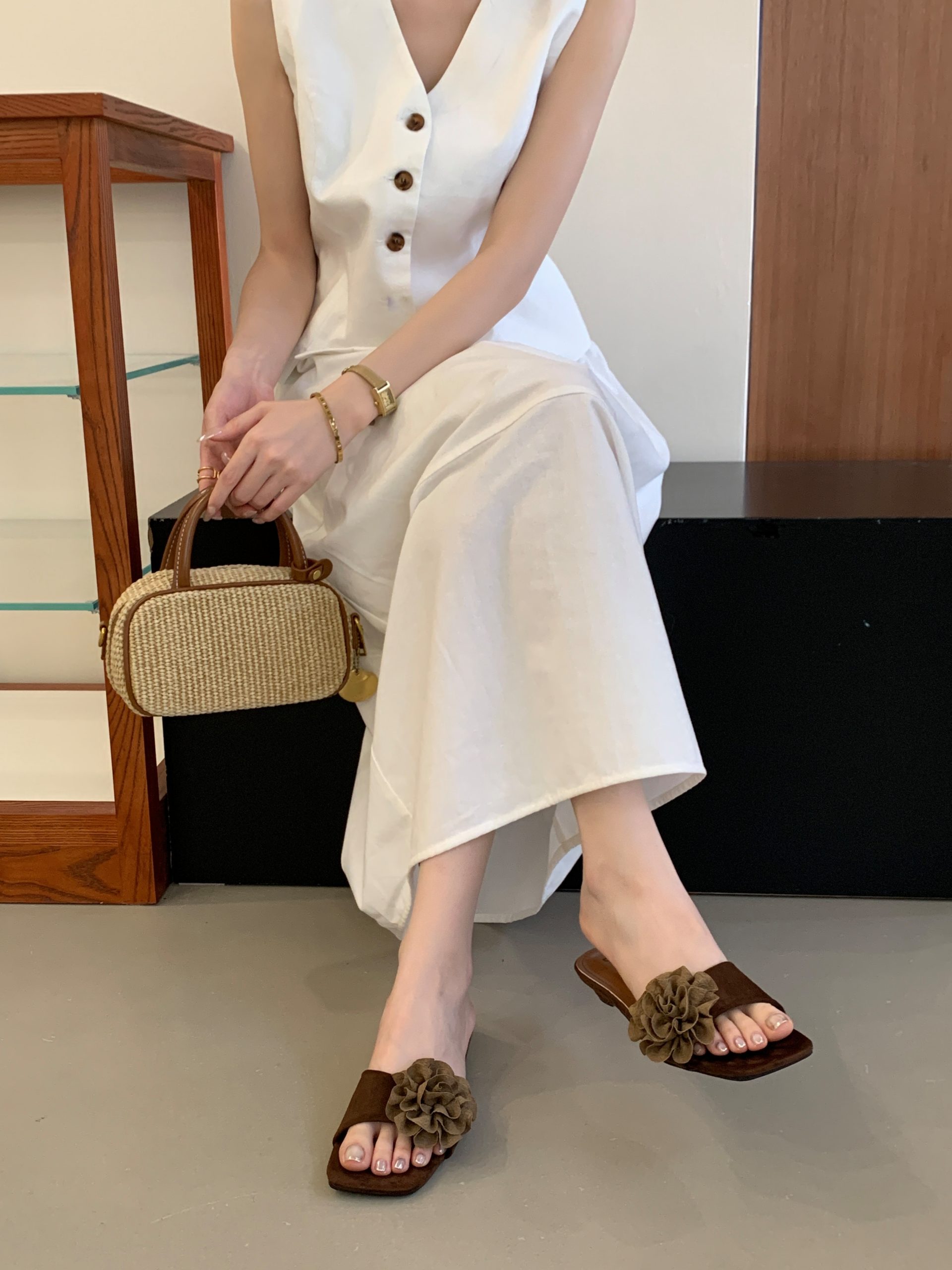 womens-chunky-heel-flower-slippers-2026-summer-new-french-open-toe-sandals_2 Women's Chunky Heel Flower Slippers 2026 Summer New French Open Toe Sandals
