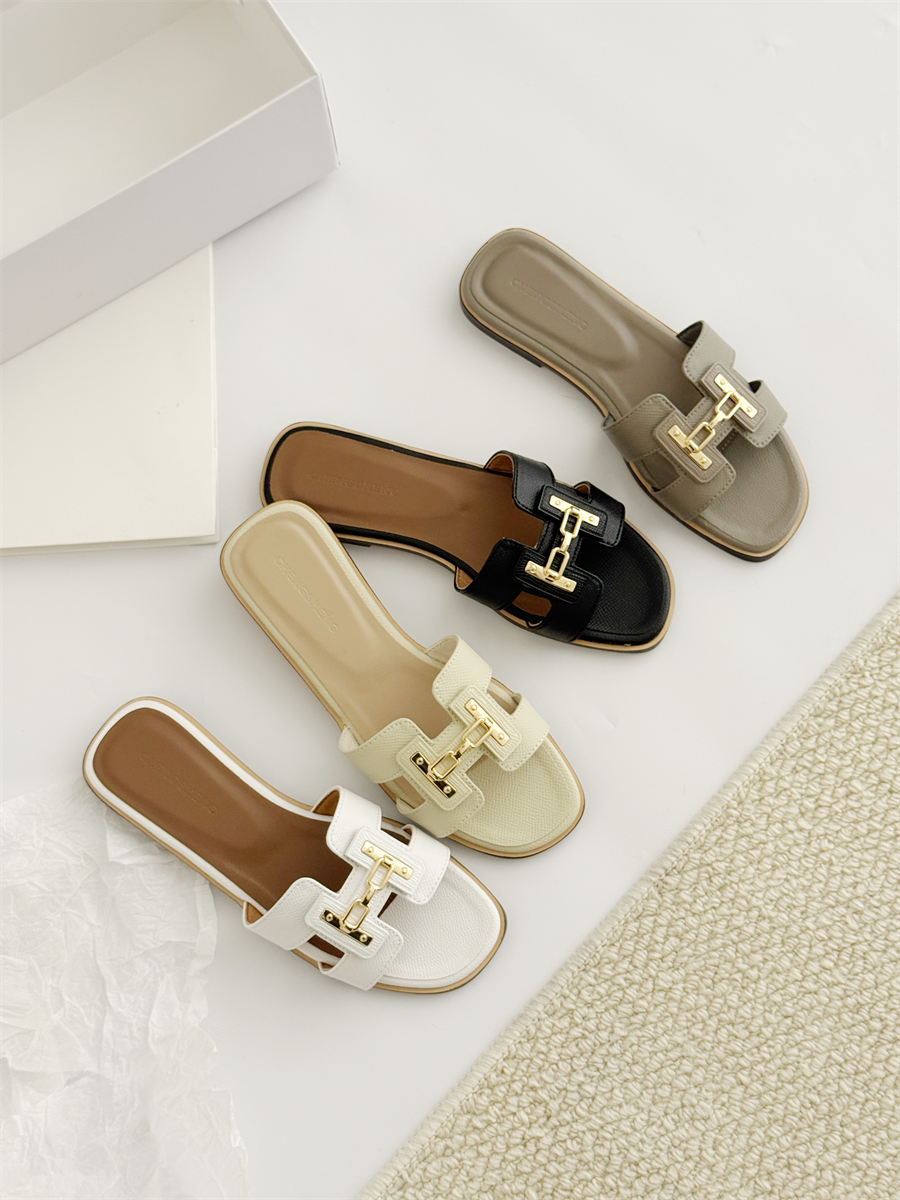 womens-summer-flat-slippers-2026-new-black-soft-sole-metal-buckle-beach-sandals Women's Summer Flat Slippers 2026 New Black Soft Sole Metal Buckle Beach Sandals